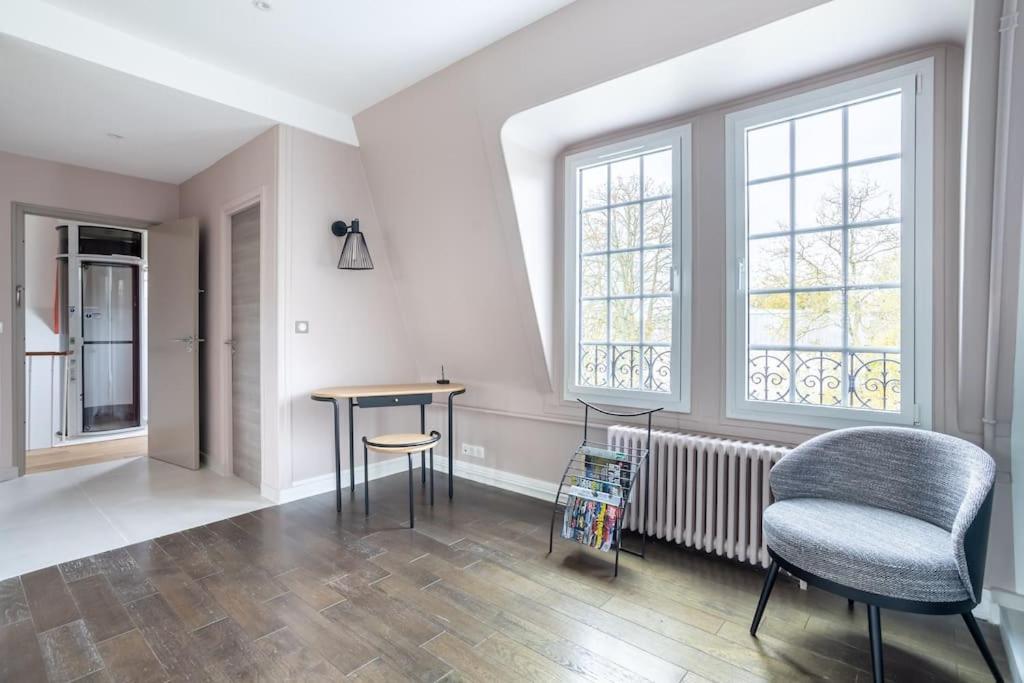 Appartement De 100M2 Dans Un Parc A 20 Mn Du Centre De Paris Garches Exterior foto