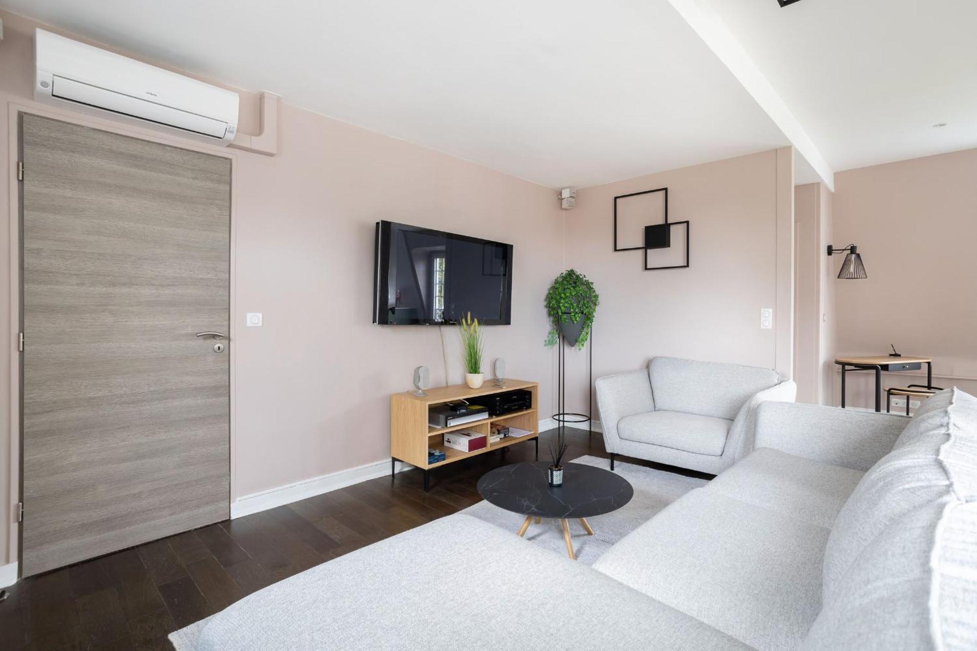 Appartement De 100M2 Dans Un Parc A 20 Mn Du Centre De Paris Garches Exterior foto